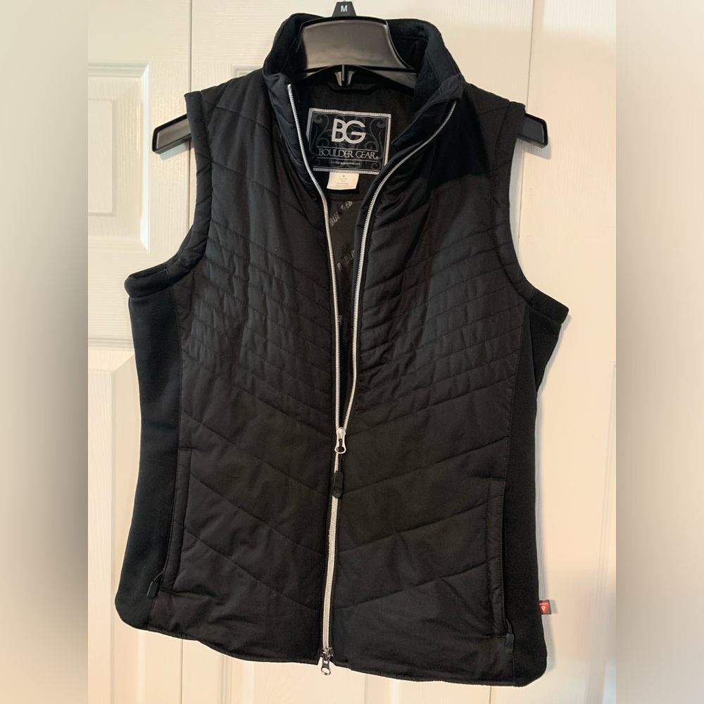 Men’s Boulder Gear Black Vest in Medium.